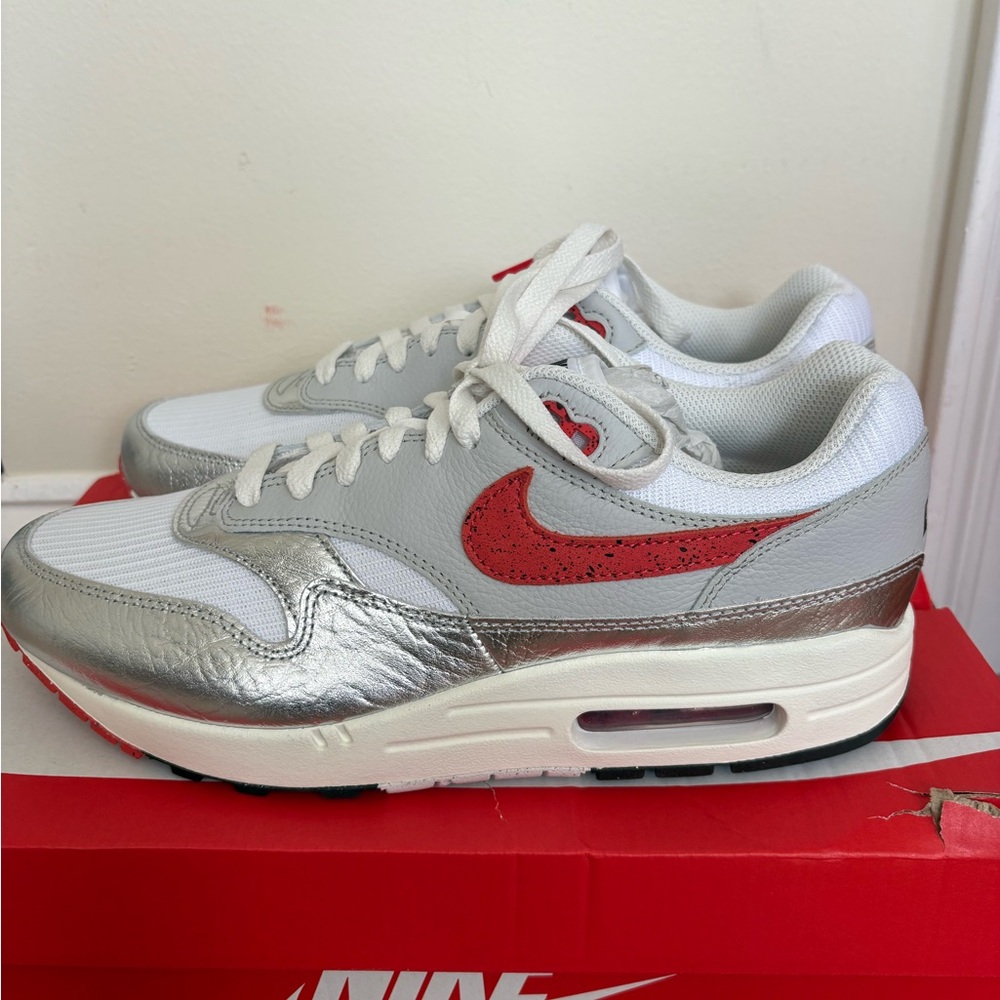 Nike Men’s Athletic Shoes White Silver Red Swoosh